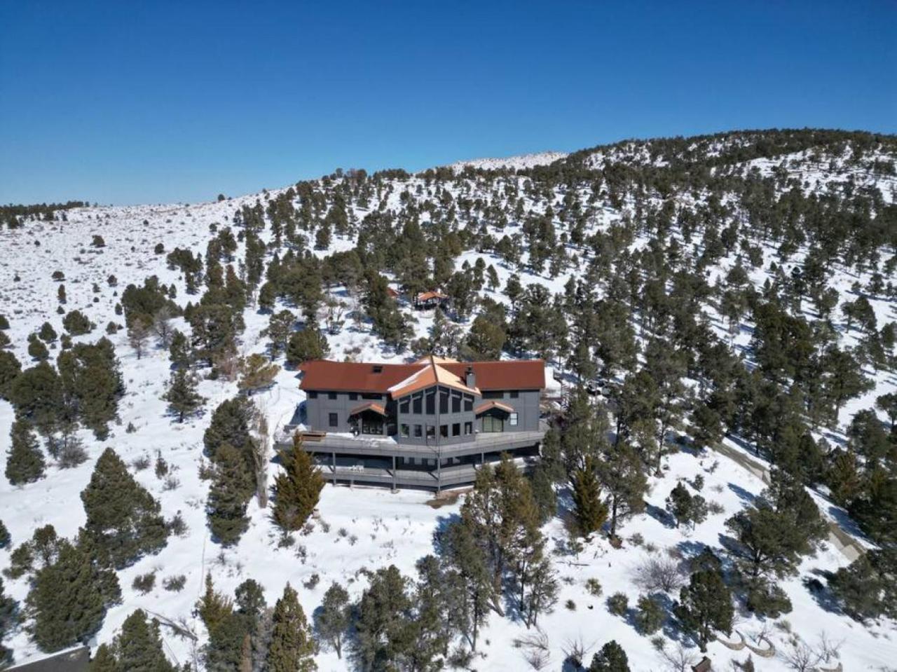 Steel Pine Lodge A Rustic Mountain Retreat Views Baldwin Lake Exterior photo