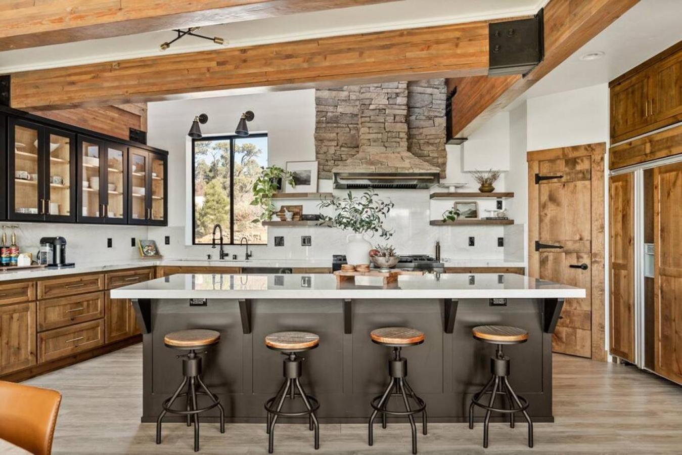 Steel Pine Lodge A Rustic Mountain Retreat Views Baldwin Lake Exterior photo