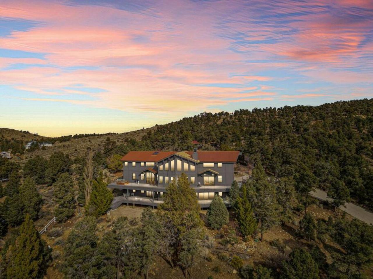Steel Pine Lodge A Rustic Mountain Retreat Views Baldwin Lake Exterior photo